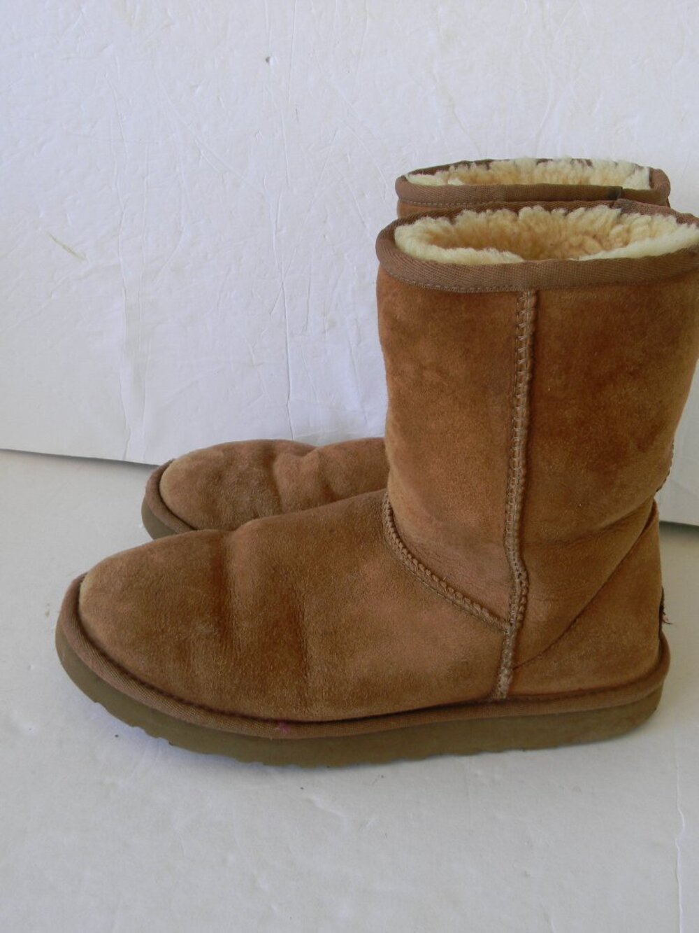 UGG Classic Short Boots Chestnut Sheepskin Suede Shearling 5825 Women’s Size 7